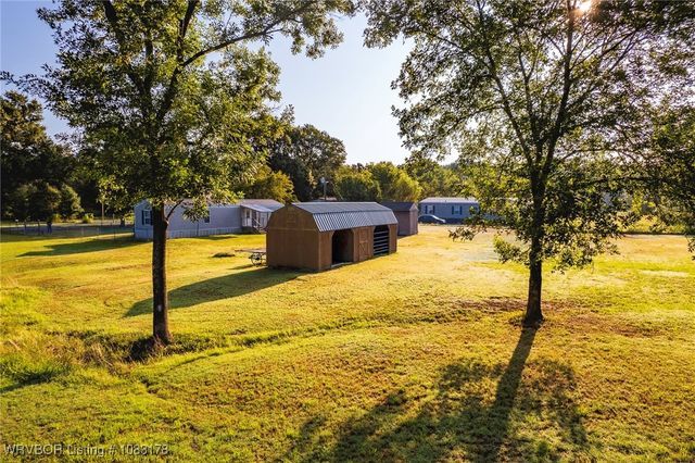 460912 1107 Road, Sallisaw, OK 74955