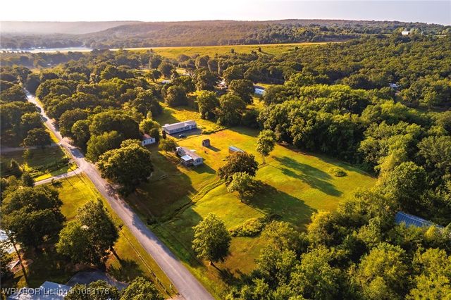 460912 1107 Road, Sallisaw, OK 74955