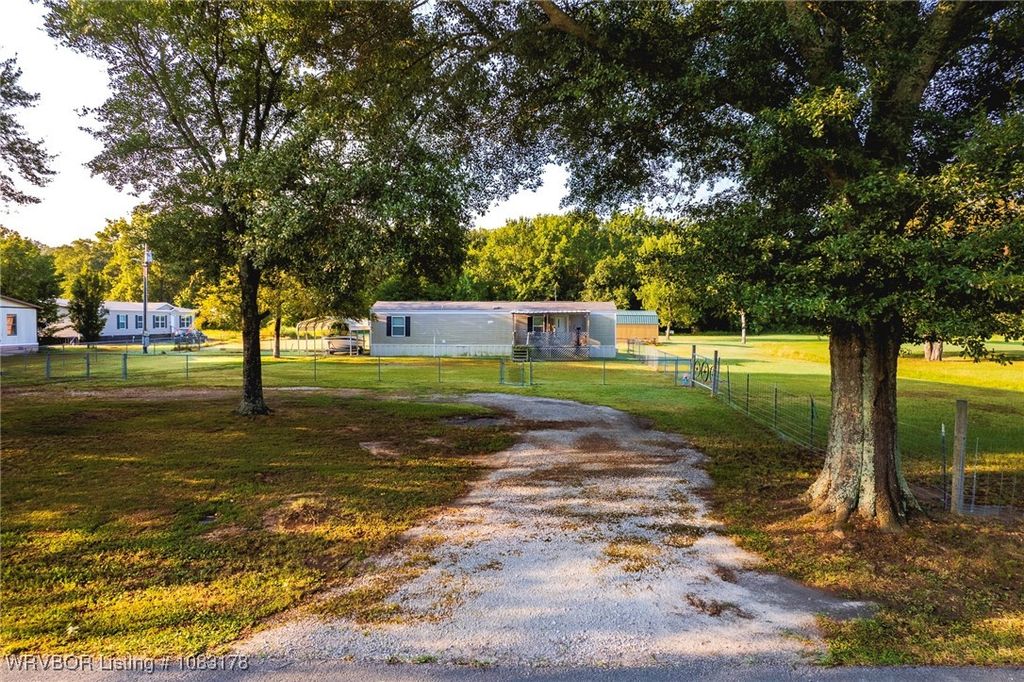 460912 1107 Road, Sallisaw, OK 74955