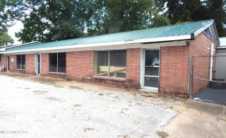 397 E Van Dorn Avenue, Holly Springs, MS 38635
