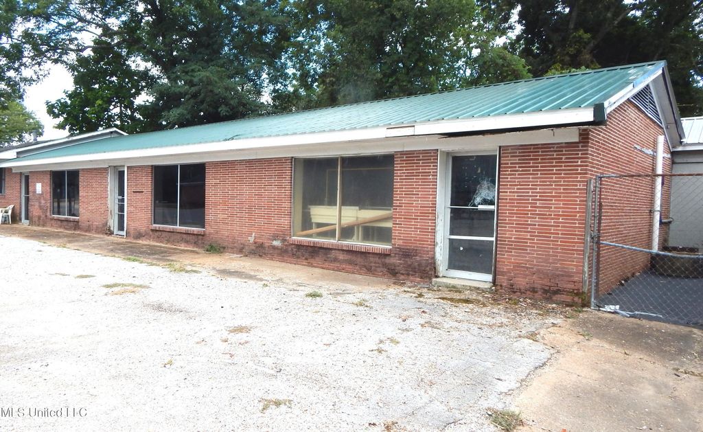 397 E Van Dorn Avenue, Holly Springs, MS 38635
