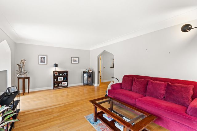 4601 Beaver Crest Drive, Des Moines, IA 50310