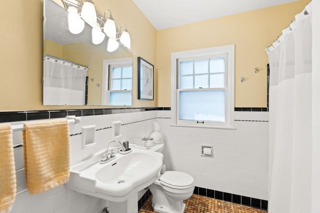 4601 Beaver Crest Drive, Des Moines, IA 50310