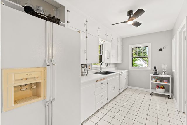 4601 Beaver Crest Drive, Des Moines, IA 50310