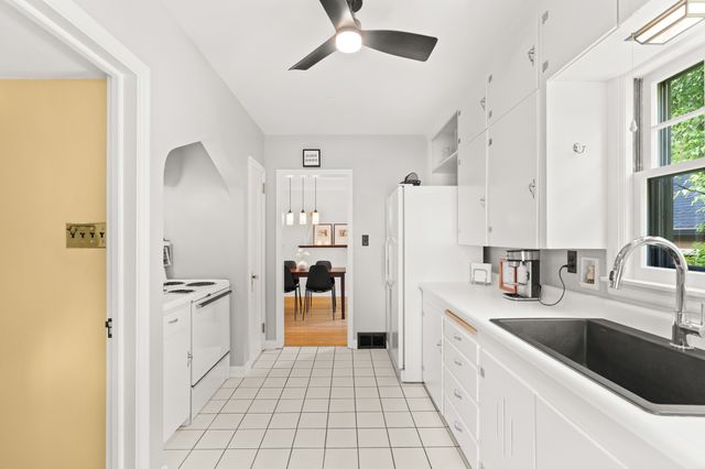 4601 Beaver Crest Drive, Des Moines, IA 50310