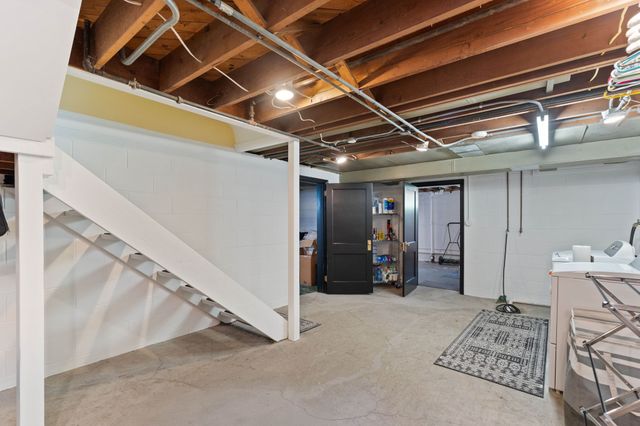 4601 Beaver Crest Drive, Des Moines, IA 50310