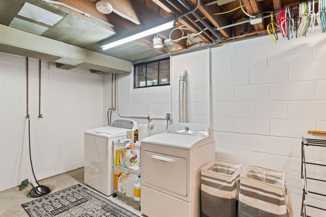 4601 Beaver Crest Drive, Des Moines, IA 50310