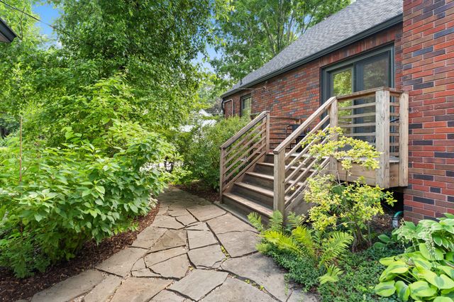 4601 Beaver Crest Drive, Des Moines, IA 50310