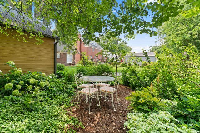 4601 Beaver Crest Drive, Des Moines, IA 50310