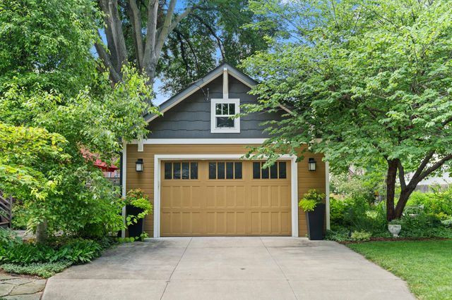 4601 Beaver Crest Drive, Des Moines, IA 50310