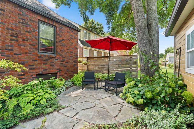 4601 Beaver Crest Drive, Des Moines, IA 50310