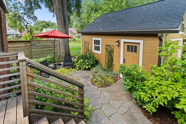 4601 Beaver Crest Drive, Des Moines, IA 50310
