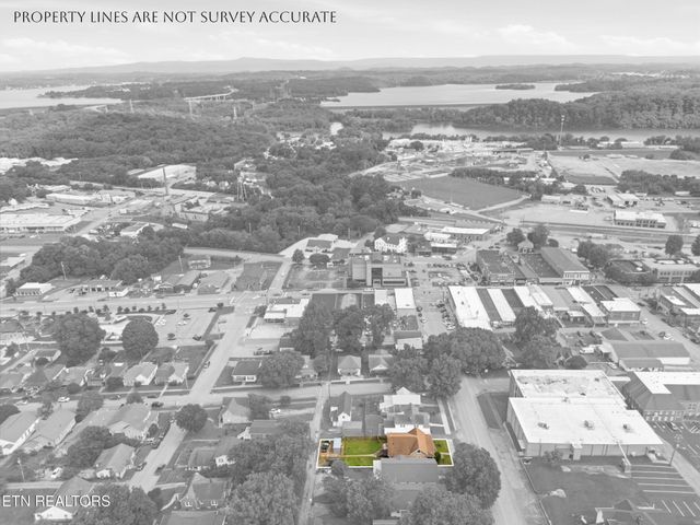 205 Kingston St, Lenoir City, TN 37771
