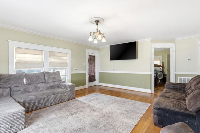 205 Kingston St, Lenoir City, TN 37771