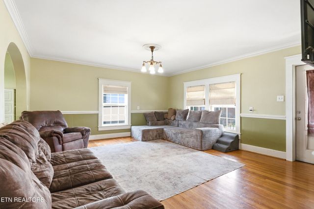 205 Kingston St, Lenoir City, TN 37771