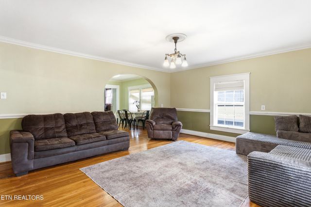 205 Kingston St, Lenoir City, TN 37771