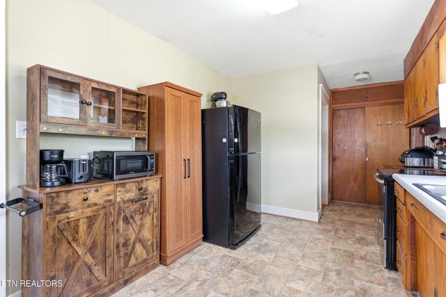 205 Kingston St, Lenoir City, TN 37771