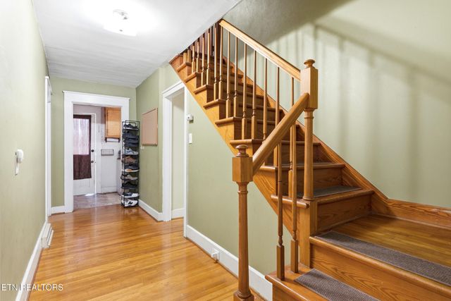 205 Kingston St, Lenoir City, TN 37771