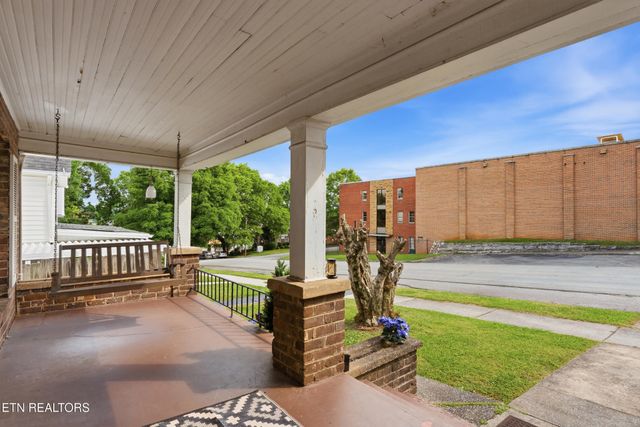 205 Kingston St, Lenoir City, TN 37771