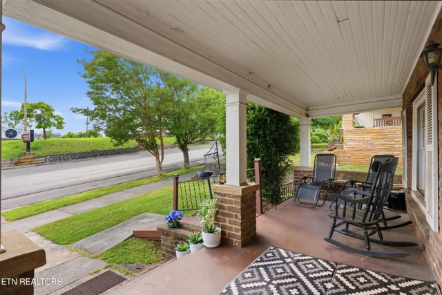 205 Kingston St, Lenoir City, TN 37771