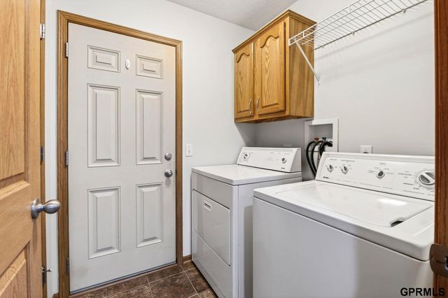 602 Castle Pine Drive, Papillion, NE 68133