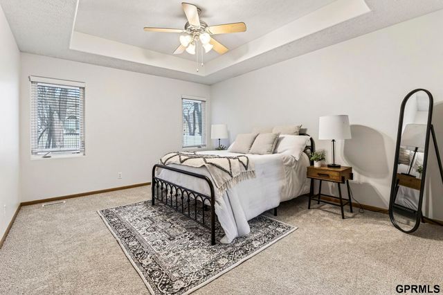 602 Castle Pine Drive, Papillion, NE 68133