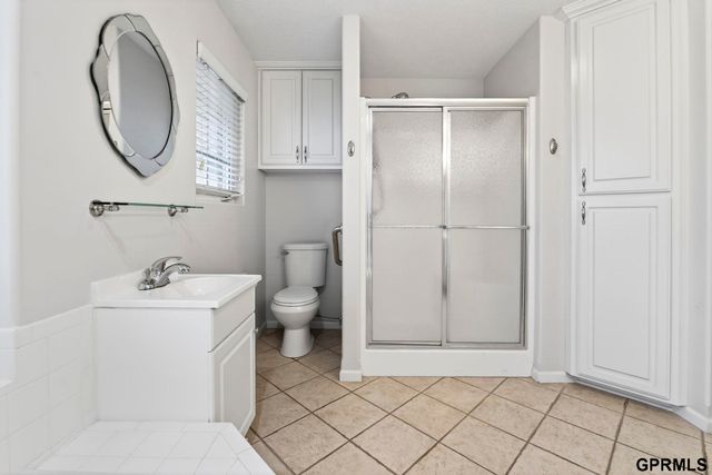 602 Castle Pine Drive, Papillion, NE 68133