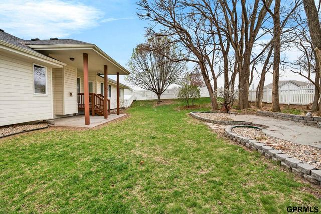 602 Castle Pine Drive, Papillion, NE 68133