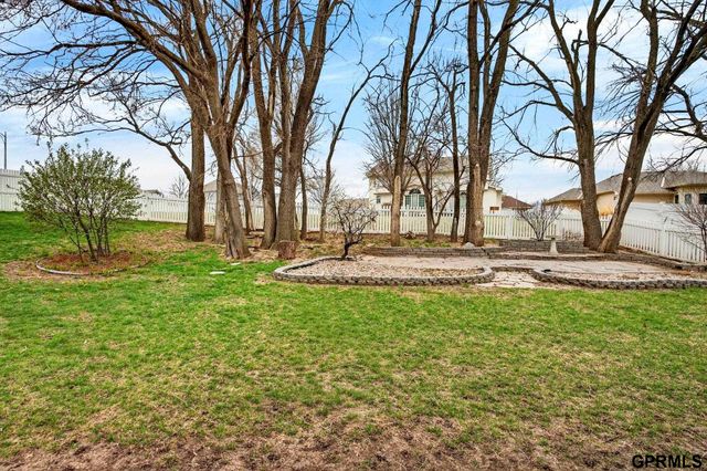 602 Castle Pine Drive, Papillion, NE 68133