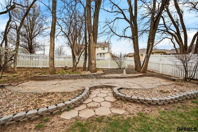 602 Castle Pine Drive, Papillion, NE 68133