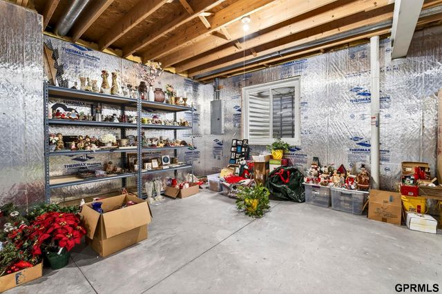 602 Castle Pine Drive, Papillion, NE 68133