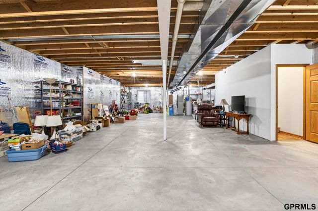 602 Castle Pine Drive, Papillion, NE 68133