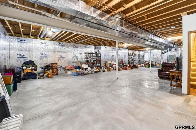 602 Castle Pine Drive, Papillion, NE 68133