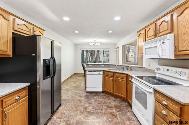 602 Castle Pine Drive, Papillion, NE 68133