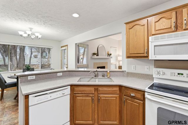 602 Castle Pine Drive, Papillion, NE 68133