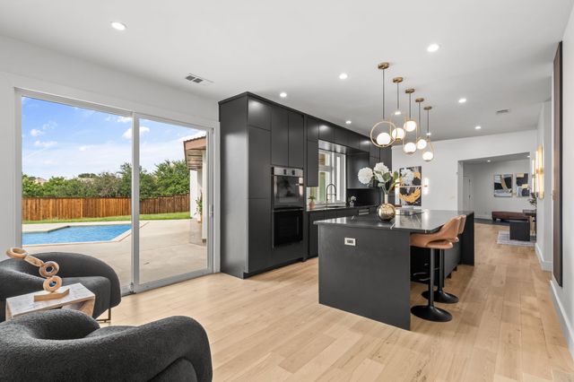 2171 Hogan Drive, Irving, TX 75038