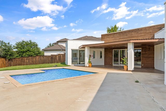 2171 Hogan Drive, Irving, TX 75038