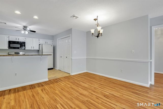 204 Ashmead Commons 204, Enfield, CT 06082