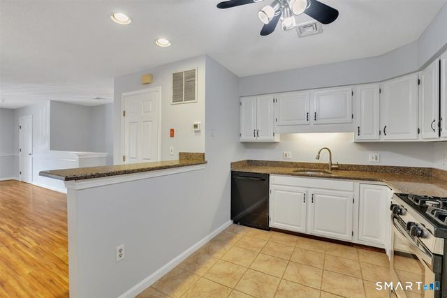 204 Ashmead Commons 204, Enfield, CT 06082