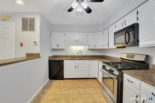 204 Ashmead Commons 204, Enfield, CT 06082