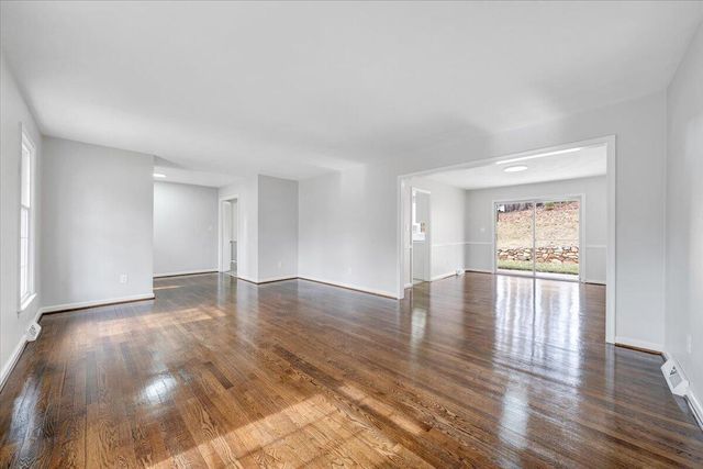 4121 White Dove LN, Roanoke, VA 24018