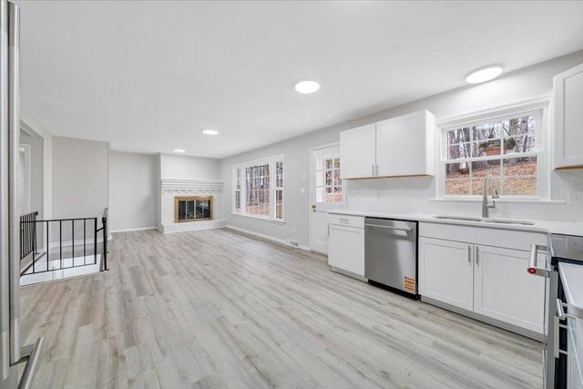 4121 White Dove LN, Roanoke, VA 24018