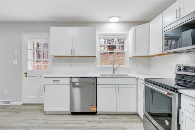 4121 White Dove LN, Roanoke, VA 24018