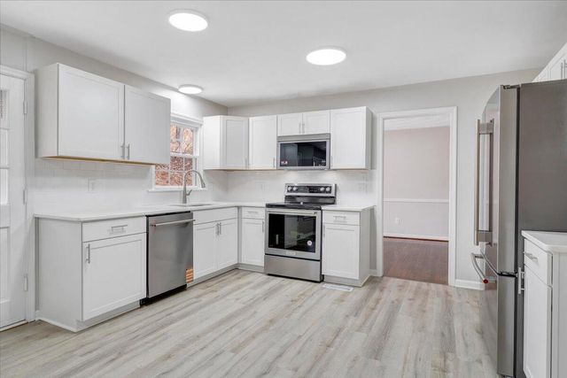 4121 White Dove LN, Roanoke, VA 24018