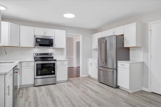 4121 White Dove LN, Roanoke, VA 24018