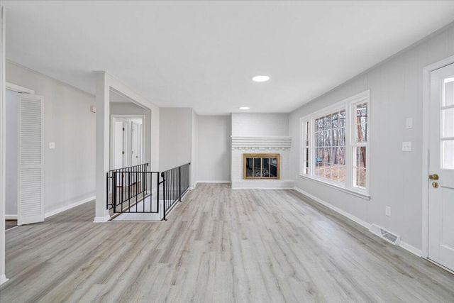 4121 White Dove LN, Roanoke, VA 24018