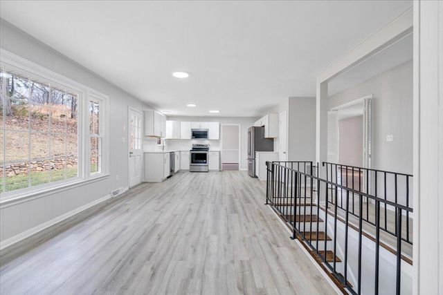 4121 White Dove LN, Roanoke, VA 24018