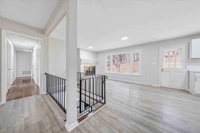 4121 White Dove LN, Roanoke, VA 24018