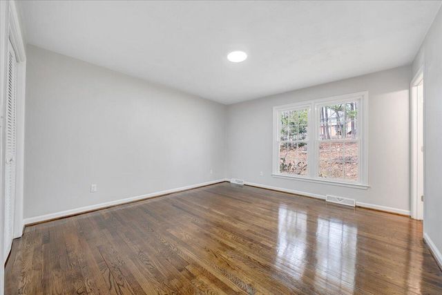 4121 White Dove LN, Roanoke, VA 24018