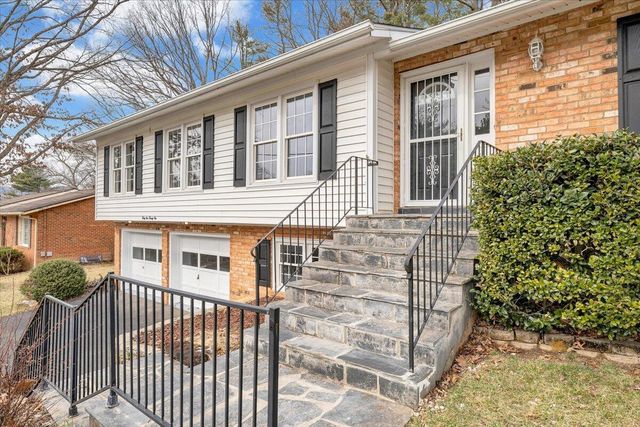 4121 White Dove LN, Roanoke, VA 24018